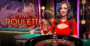 Dealer kasino langsung dalam siaran live casino di platform ayucasino